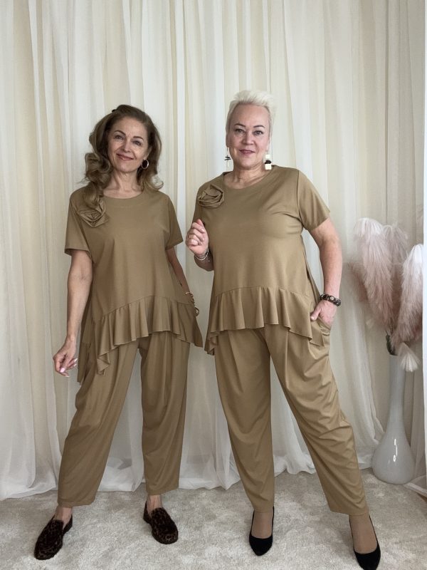 Palaidinė ir kelnės Acqua Limone Camel spalva